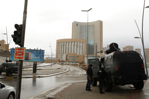 Ливия: боевики ИГ напали на элитный отель «Коринтия» в Триполи  - ảnh 1